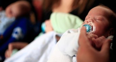 Municipalidad de La Pintana extiende descanso maternal a funcionarias a honorarios